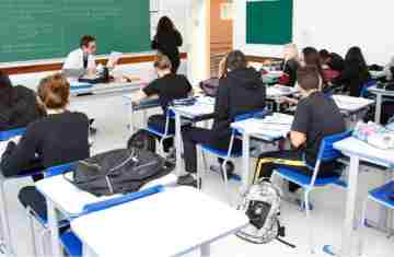  Reajuste salarial dos professores da rede estadual do Paraná é sancionado